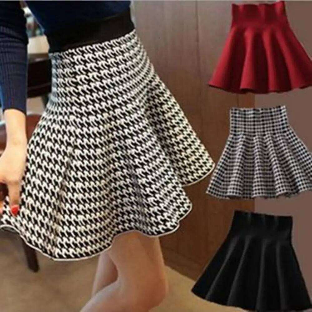 Attractive Breathable Skin-touching Autumn Winter Solid Color Mini Streetwear Skater Women Skirt XJ260309