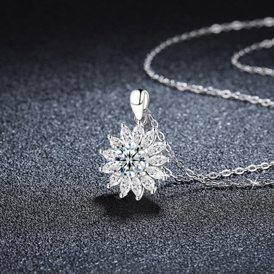 New Moissanite Inlaid Sparkling Necklace Exudes Sophisticated Vibe For Women Sunflower Pendant Collarbone Chain Accessory
