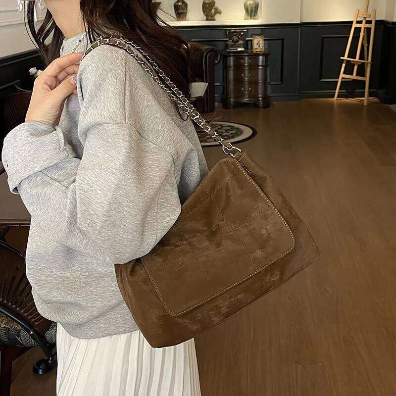 New Retro Pu Commuting Tote for Women Large Capacity Shopping Accessorise Shoulder Simple Leisure Texture Chain Bag H260309