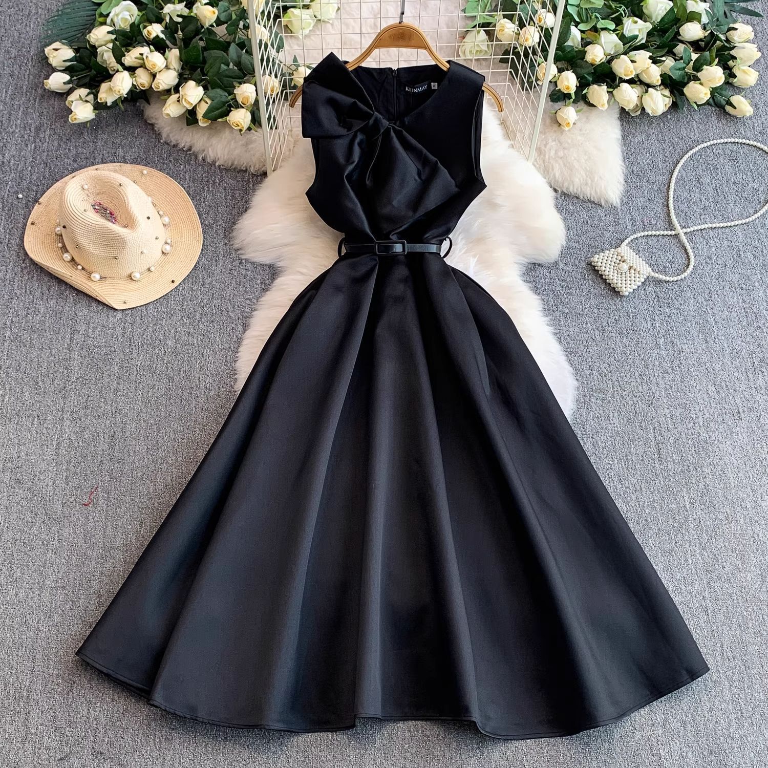 Elegant Womens Evening Party Dress With Bow V-neck Sleeveless Waist-cinching Slimming Long Skirt With A Large Hem