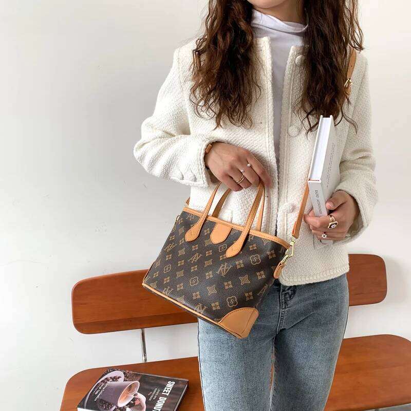Durable Messenger Bag Women Made Of Genuine Leather, Popular Crossbody Design By Brand For Everyday Carry H260309