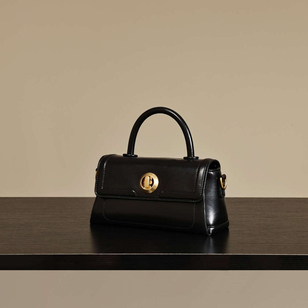 Luxury Shoulder Bags Totes Hobo HHJBAG High End Red Small Square Women New Commuting Handbag Crossbody Bridal Bag Suitable For Daily Use SENYY