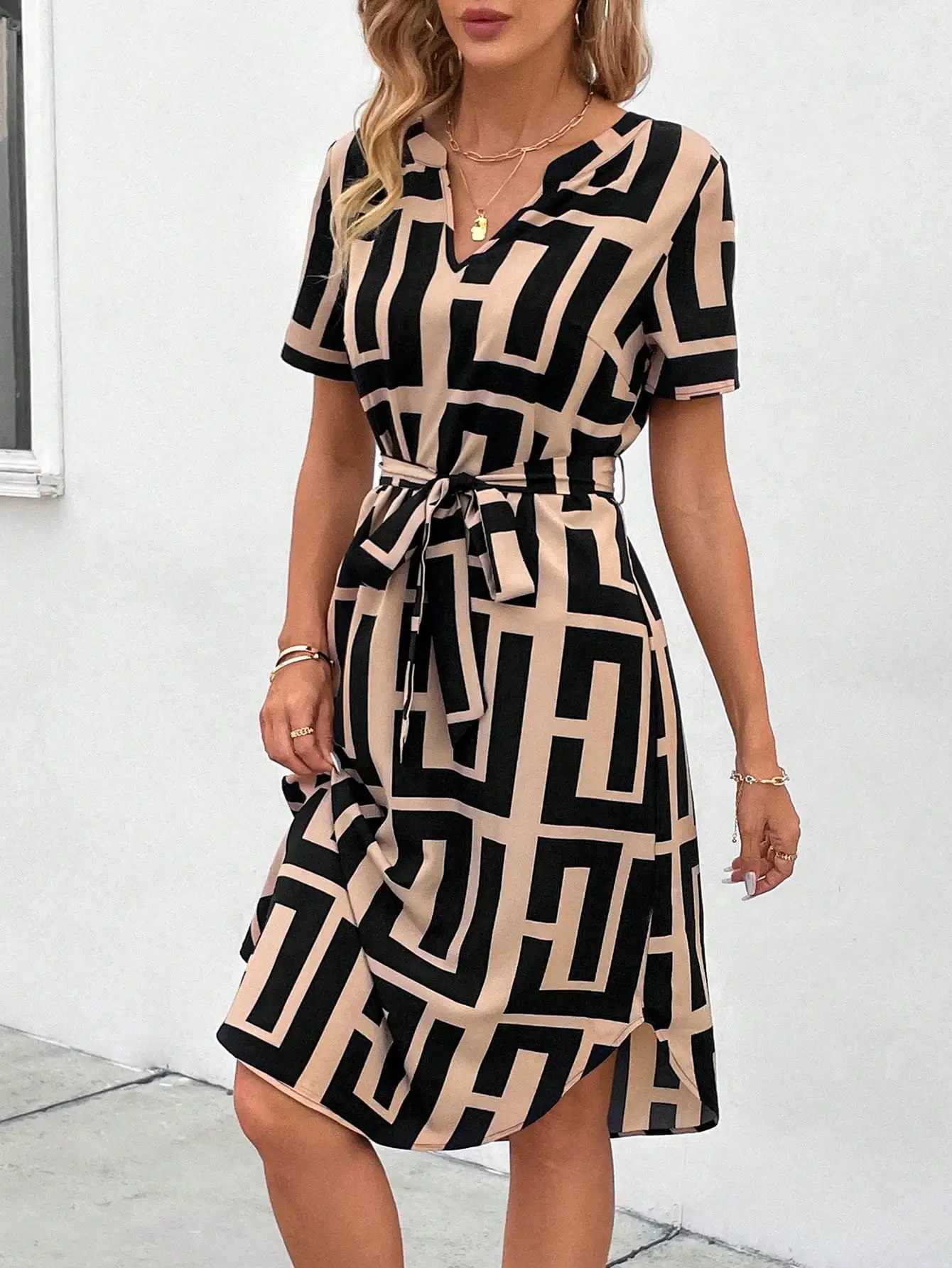 Womens Geometric Print Notch Neck Short Sleeve Wrap Dress with BeltT260310