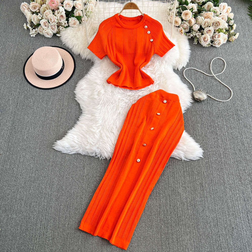 2026 designer high-end European fashion short sleeved petite figure ice silk knitted top high waisted skirt