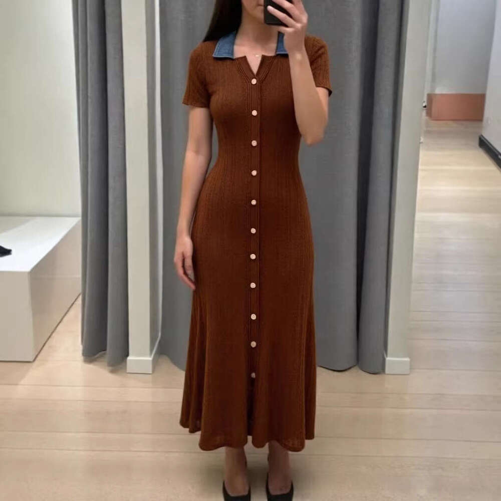 2026 new color blocked knitted mini V-neck women's short sleeved single breasted waist cinching elegant Middle Eastern dress