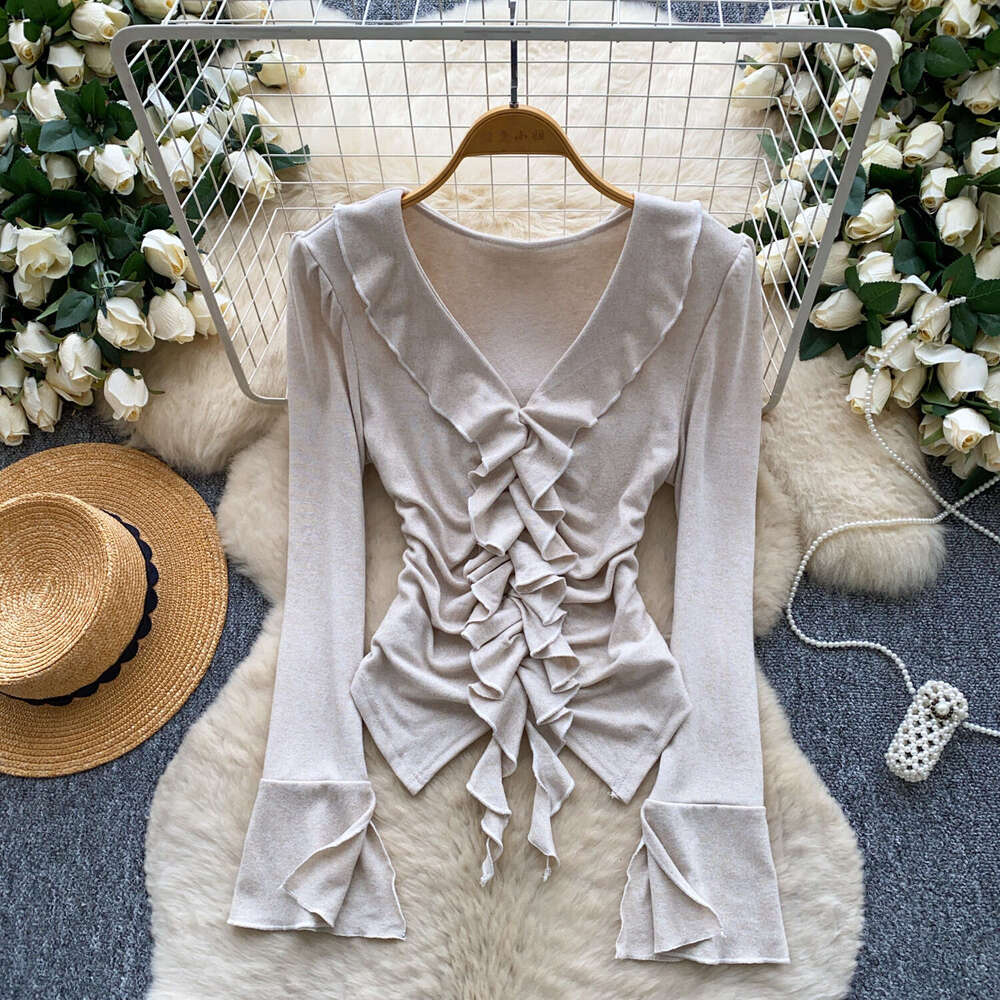 2026 French elegant retro V-neck pleated patchwork long sleeved pleated slim fit top for autumn women to wear