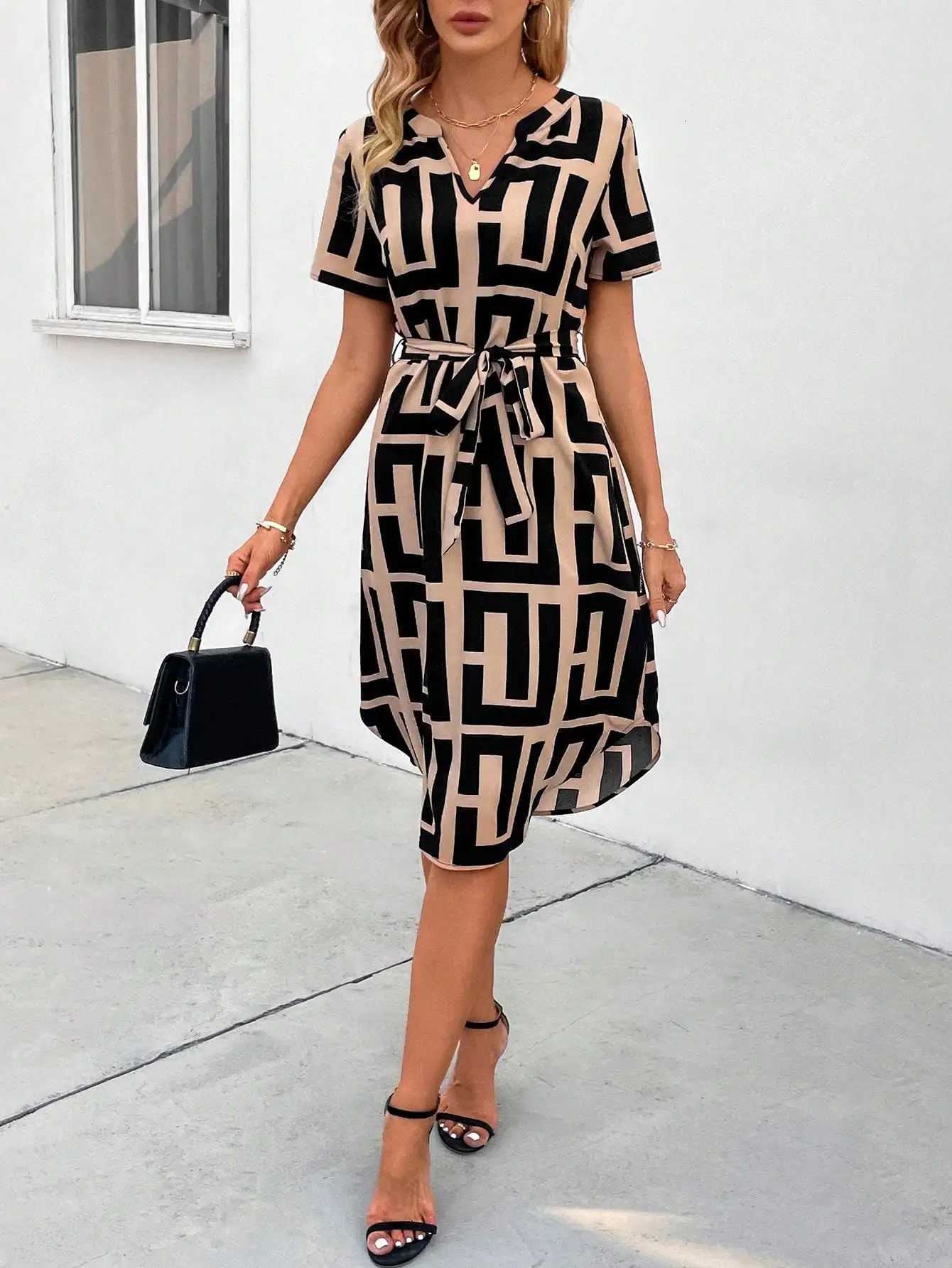 Womens Geometric Print Notch Neck Short Sleeve Wrap Dress with BeltT260310