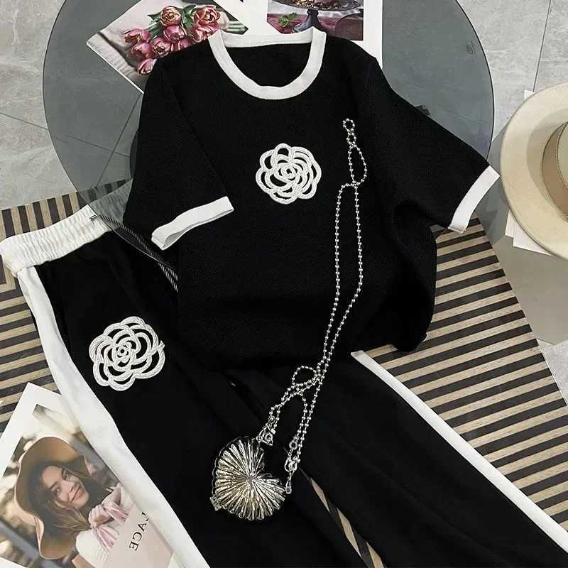 2025 Summer Flowers Short Sleeved T Shirt Pants Suit Women Street Casual Blouse Female Pullover Rose Embroidered 2 Piece SetsT260310