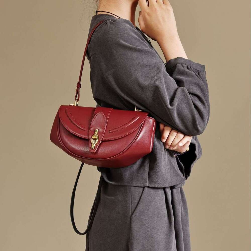 Luxury Shoulder Bags Totes Hobo HHJBAG High End Vintage Women Versatile Square For Autumn And Winter Niche Design Single Shoulder Crossbody Small Bag 