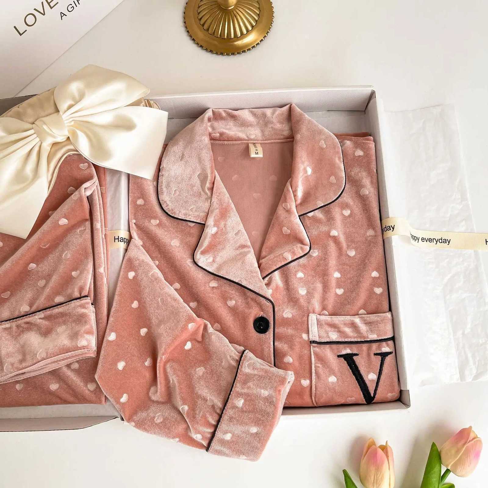 2024 Autumn New Pajamas Velvet Dot Print 2Pcs Toppants Lady Warm Home Clothes Sexy Trousers Suit Loose Sleepwear Women PjsT260310