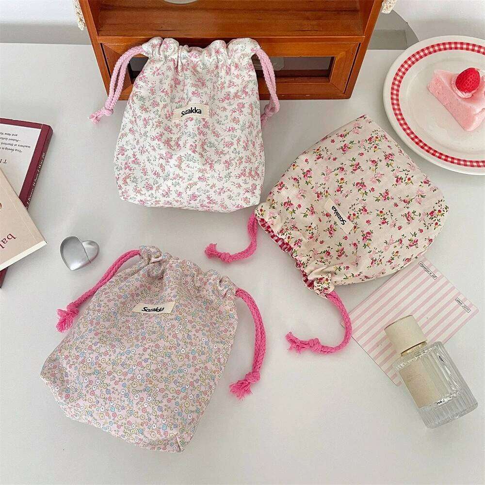 Women Tote Rope String Makeup Bags Organizer Cute Flower Small Lipstick Cosmetic Coin Purse Key Drawstring Storage Bag XJ260310
