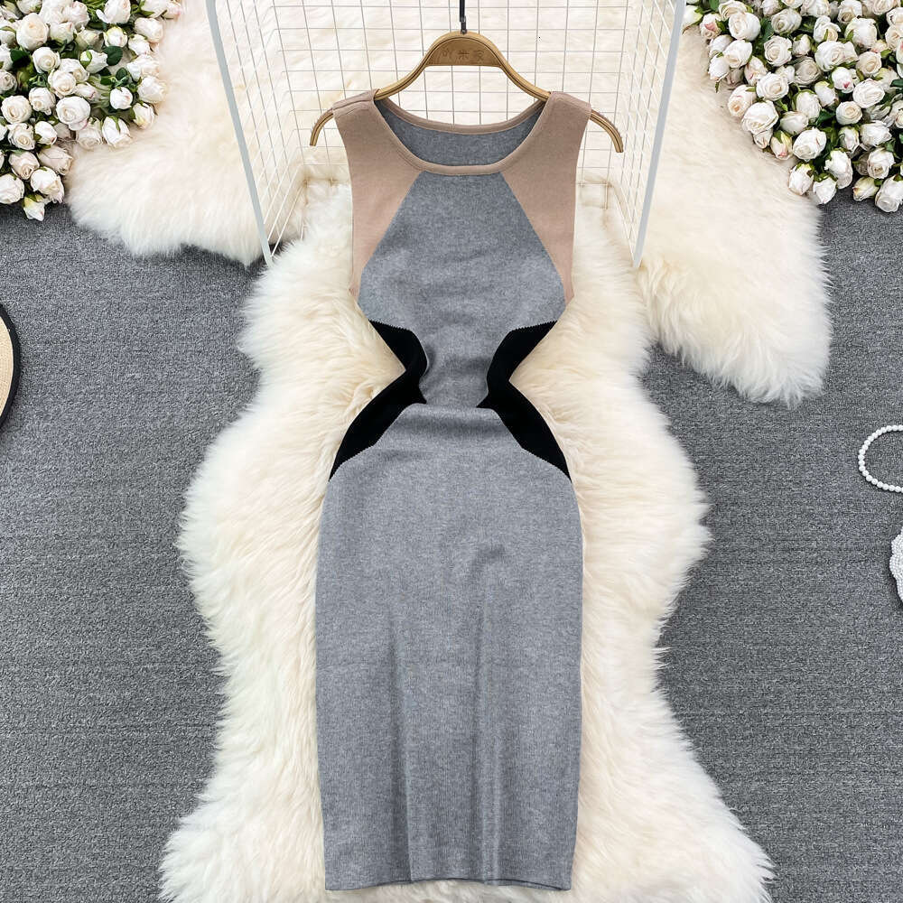 2026 Korean style chic color blocked round neck vest summer new slim fit sleeveless knitted tight fitting dress