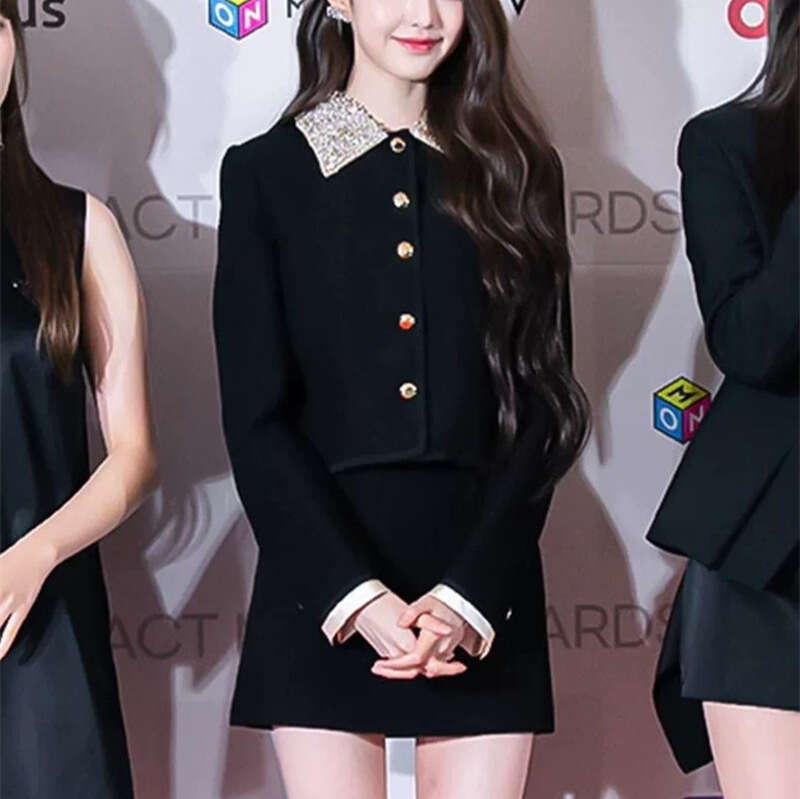 2026 winter celebrity style faux diamond embellished lapel short top with youthful and elegant temperament tight skirt set