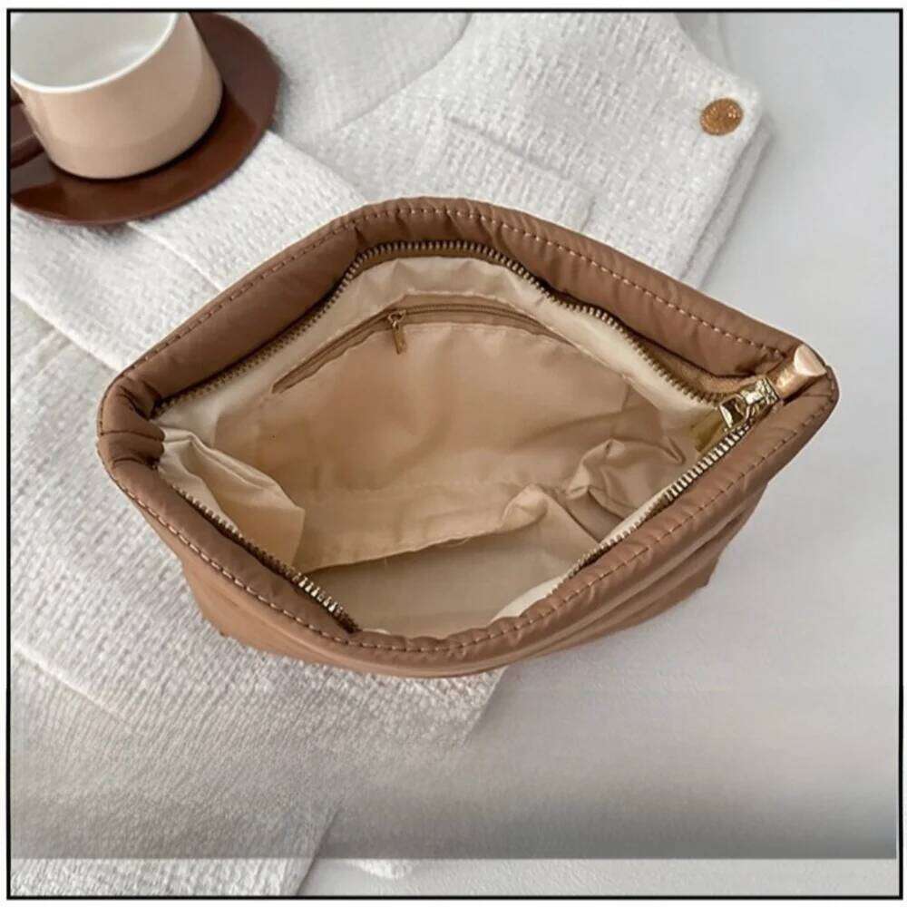 Casual Quilted Makeup Solid Color Large Capacity Travel Toiletry Zipper Puffy Padded Women Cosmetic Organizer Bag XJ260310