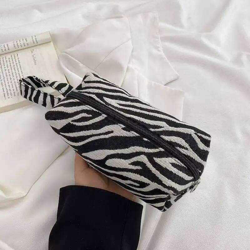 Leopard Print Makeup Bags Pen High Quality WOMEN'S Large Capacity Pillow Bag Portable Storage Handbag Free Shipping XJ260310