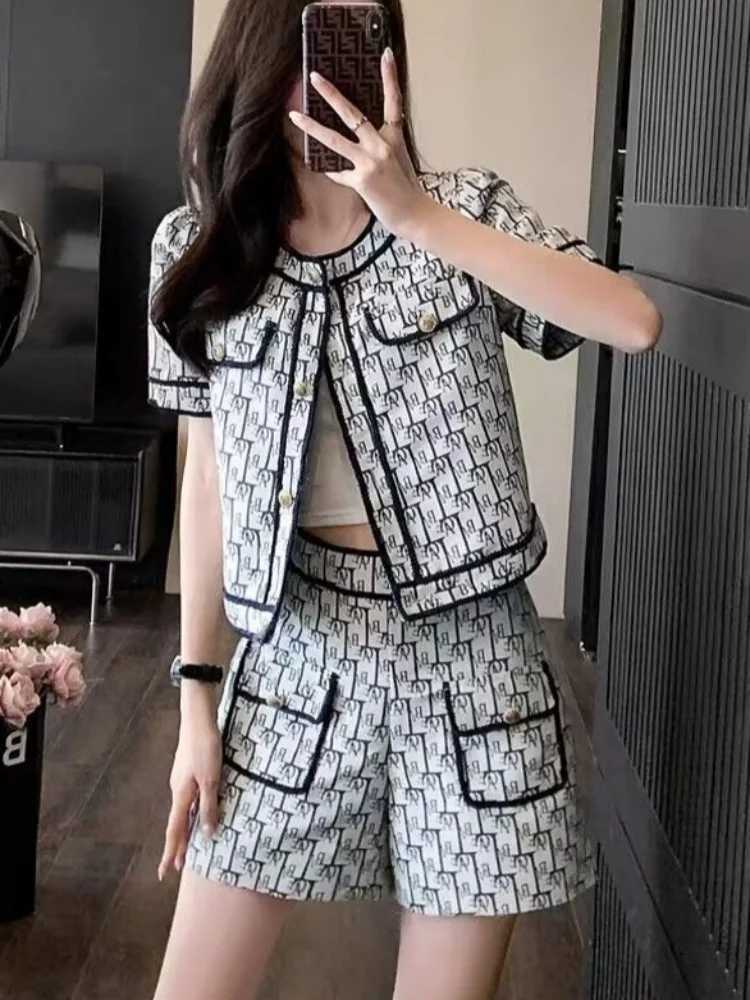 Letter Geometry Black Pattern 2 Piece Sets French Women Temperament Short Sleeve Jacket Shirts Short Pant Elegant Female SummerT260310
