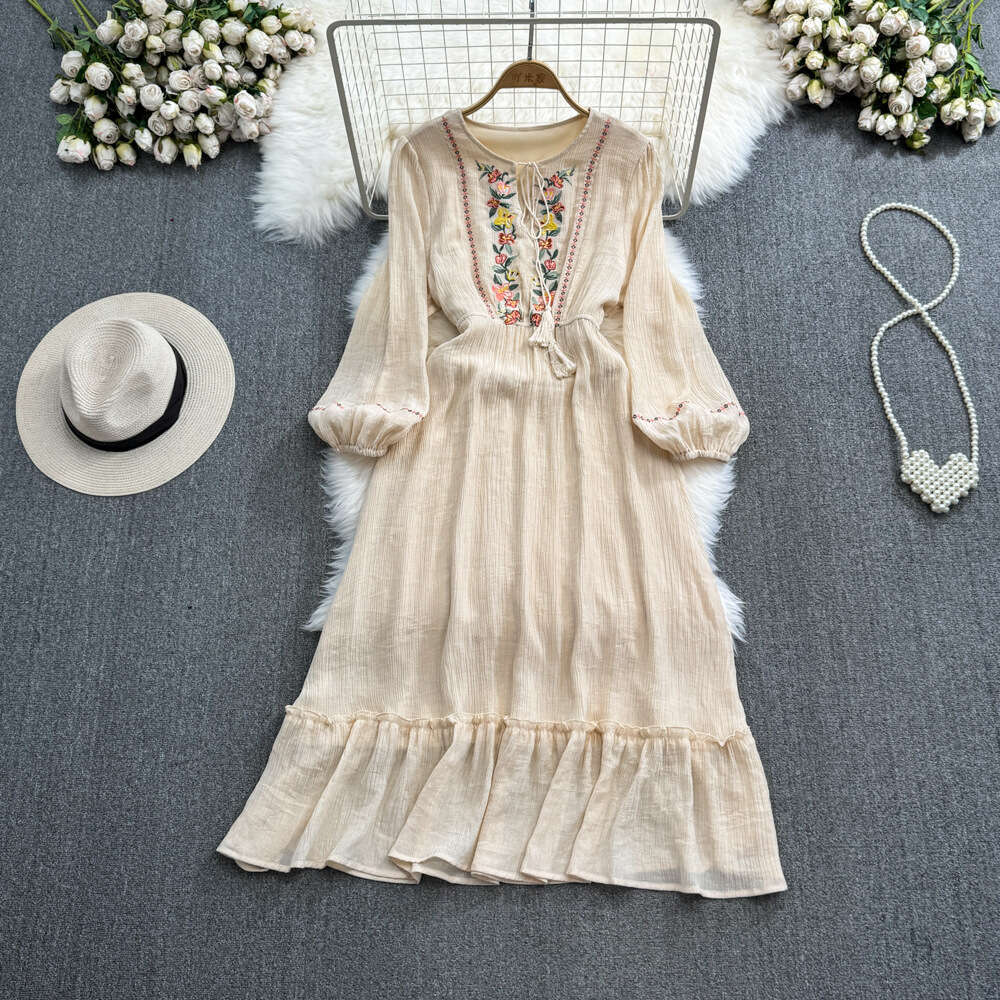 French retro embroidery ethnic style lantern long sleeved round neck waist slimming A-line skirt art first love