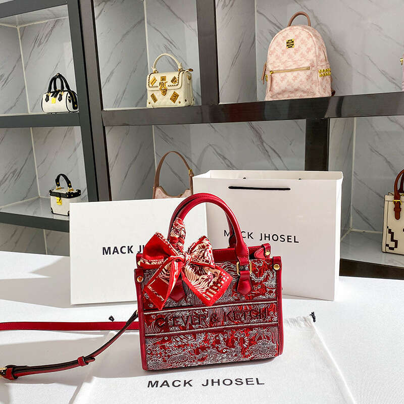 One Piece Dropshipping Chinese Trend Light Luxury Embroidered Tote Bag High End Red Bridal Handbag Wholesale - view 3