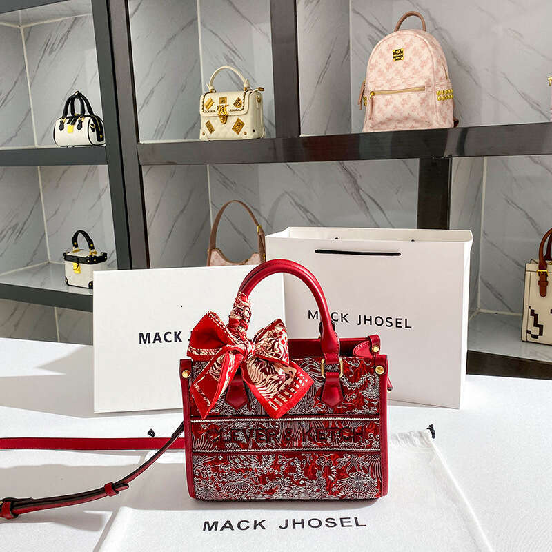 One Piece Dropshipping Chinese Trend Light Luxury Embroidered Tote Bag High End Red Bridal Handbag Wholesale - view 4