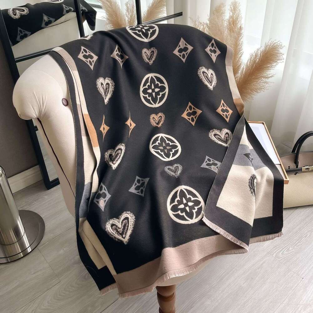 Autumn Winter Heart-Shaped Geometric Rhombus Fashion Imitation Cashmere Warm Women Scarf Short Beard Tassel Decoration Mid-Length Shawl