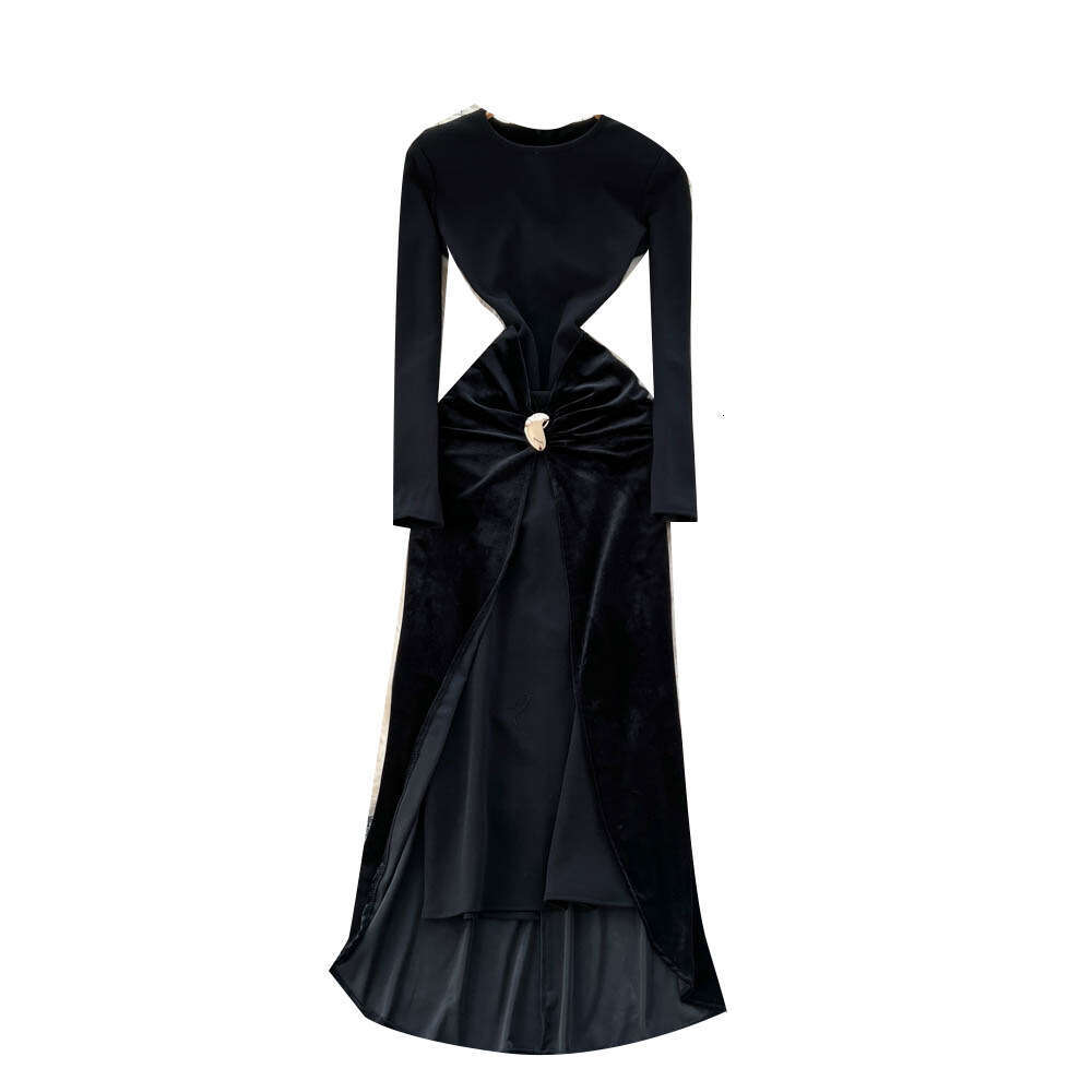 High end niche social celebrity style velvet dress with metal buckle and pleated waist, French style light luxury black