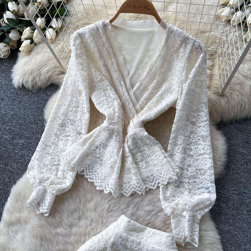 French elegant high-end socialite set with exquisite bead decoration, V-neck long sleeved waistband lace top and high waisted skirt