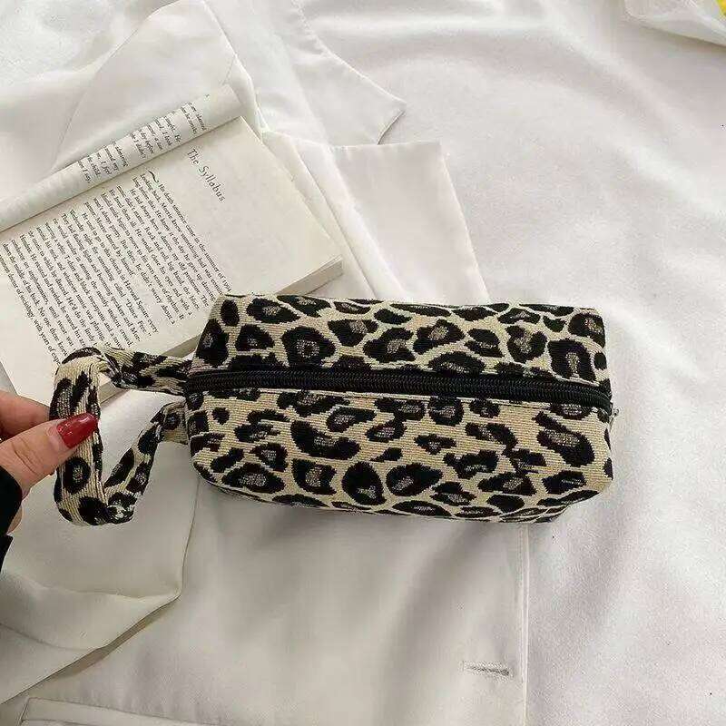 Leopard Print Makeup Bags Pen High Quality WOMEN'S Large Capacity Pillow Bag Portable Storage Handbag Free Shipping XJ260310