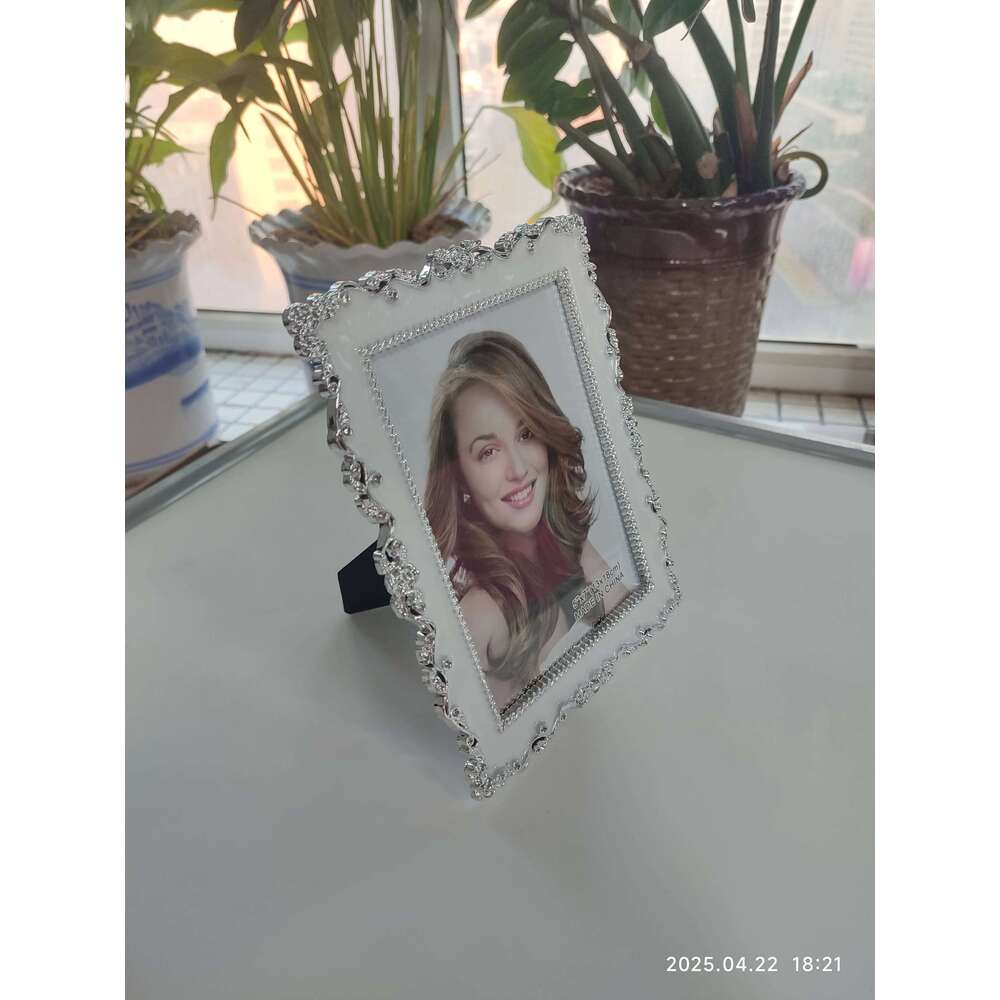 European Retro Simple High-Grade Resin Wedding Stand Epoxy Photo Frame H260310 - view 4