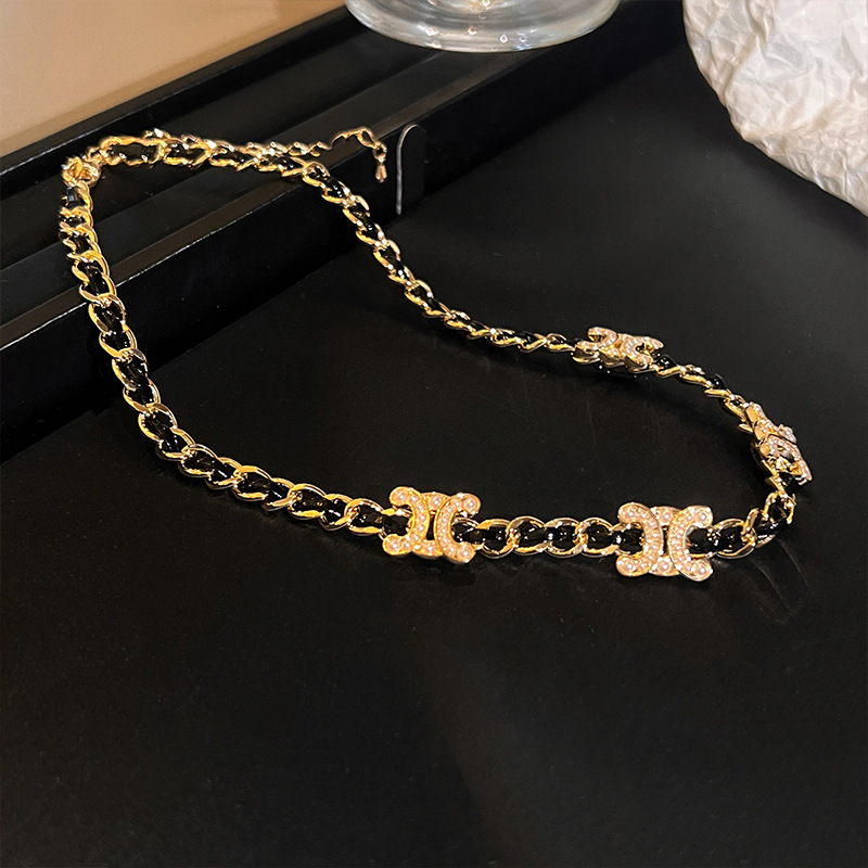 2026 New Designer Luxury Brand Woven Leather Letter Pearl Necklace, Light Luxury Retro High-end Collarbone Chain, Minimalist Jewelry Wholesale
