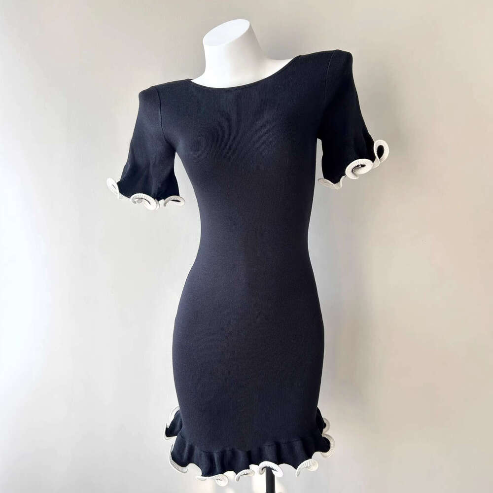 Sexy tight pleated short skirt with curled edges, slim knit dress with long sleeves, solid color, European and American women's summer wear