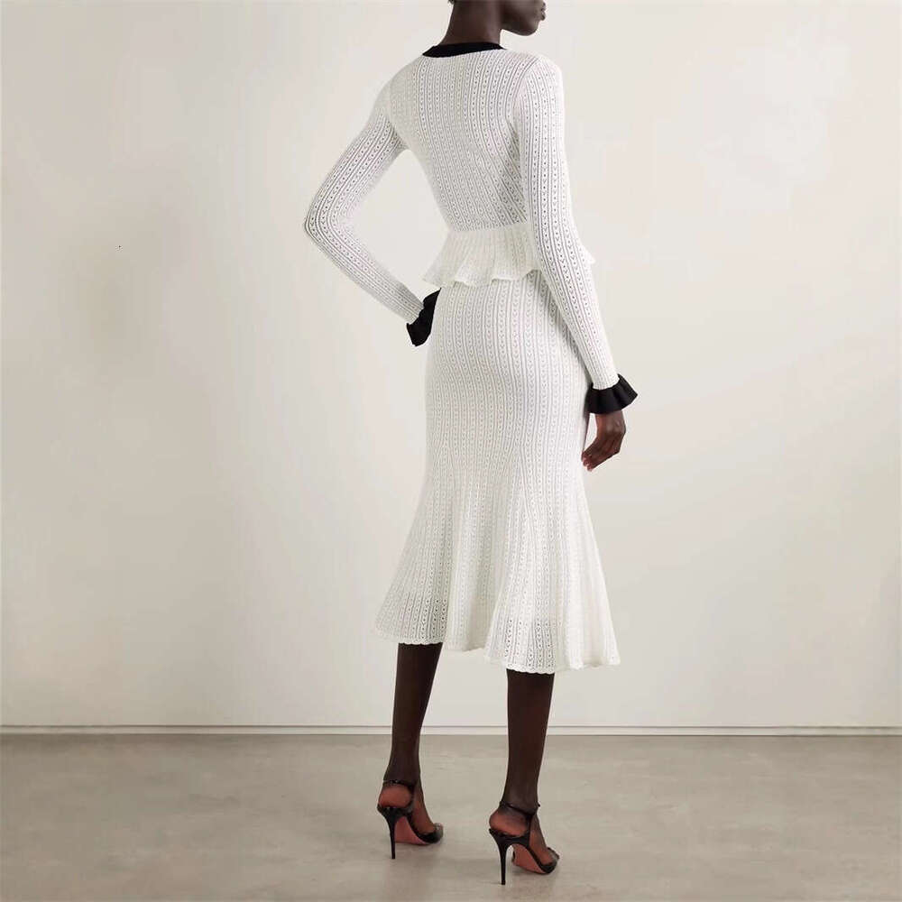 2026 autumn and winter designer fashionable and elegant color block knitted pleated top fish tail long skirt set