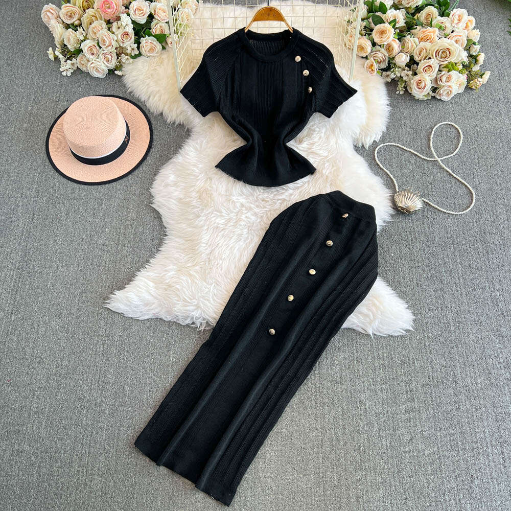 2026 designer high-end European fashion short sleeved petite figure ice silk knitted top high waisted skirt