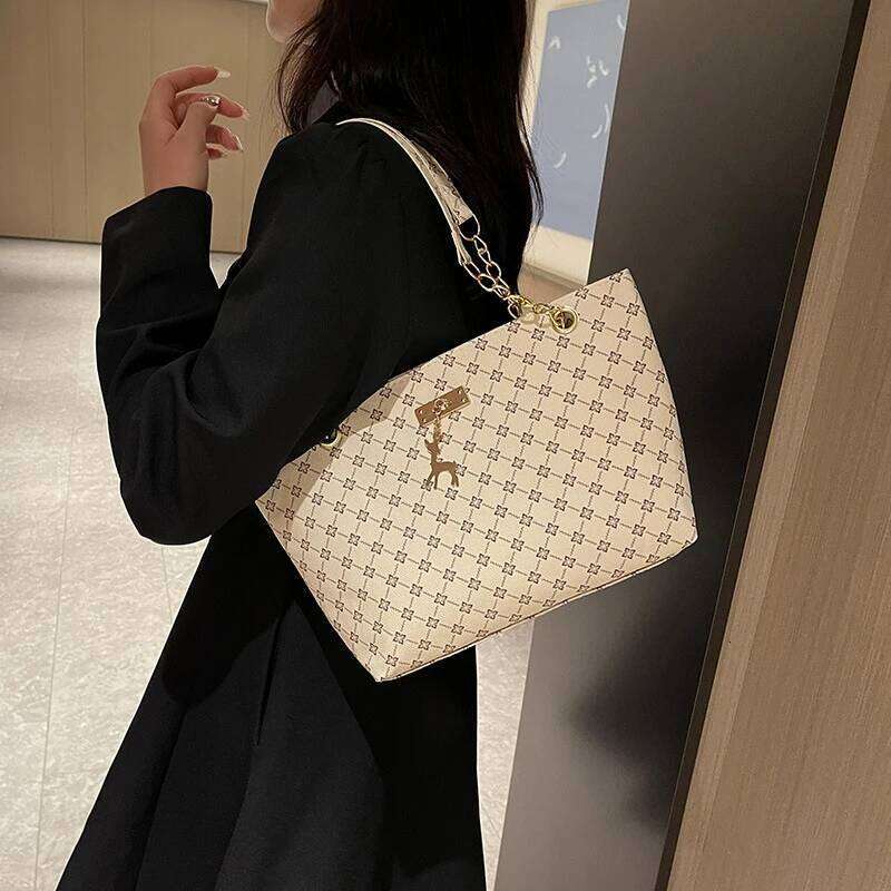 2024 Autumn and Winter New Presbyopic Handbag Shoulder Large Capacity Tote Women's Bag XJ260310