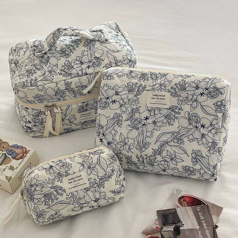 Summer Retro Flower Quilted Makeup Portable Zipper Cosmetic Travel Organizer Women's Handbag Girls Toilet Bag XJ260310