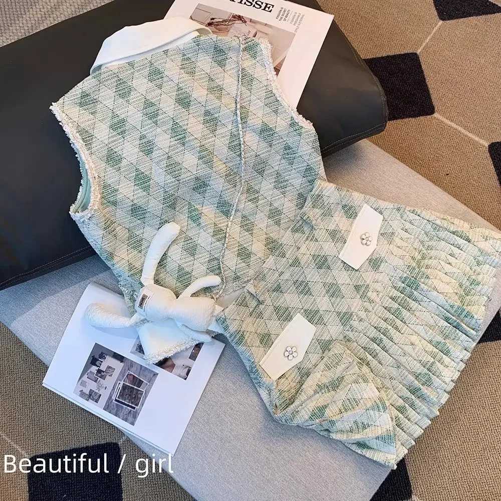 Ladies Fashion Patchwork Sleeveless Two-piece Suit Summer Temperament Plaid High Waist Pleated Skirt Women Buttons Pocket SetsT260310