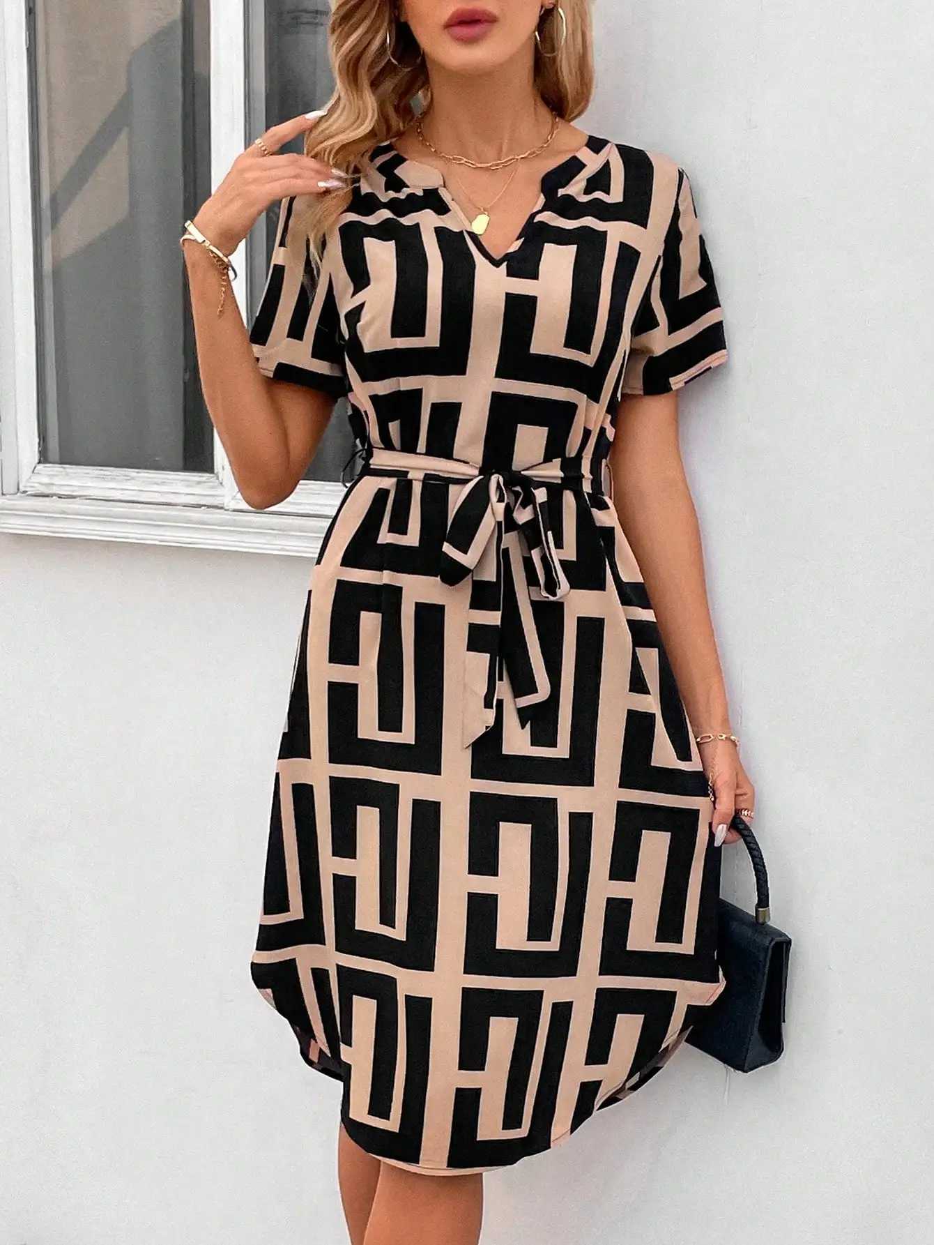 Womens Geometric Print Notch Neck Short Sleeve Wrap Dress with BeltT260310
