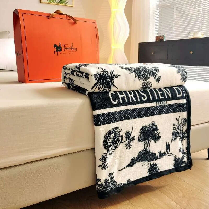 Printed Thickened Milk Velvet Flannel Gift Boxed Air Conditioning Blanket