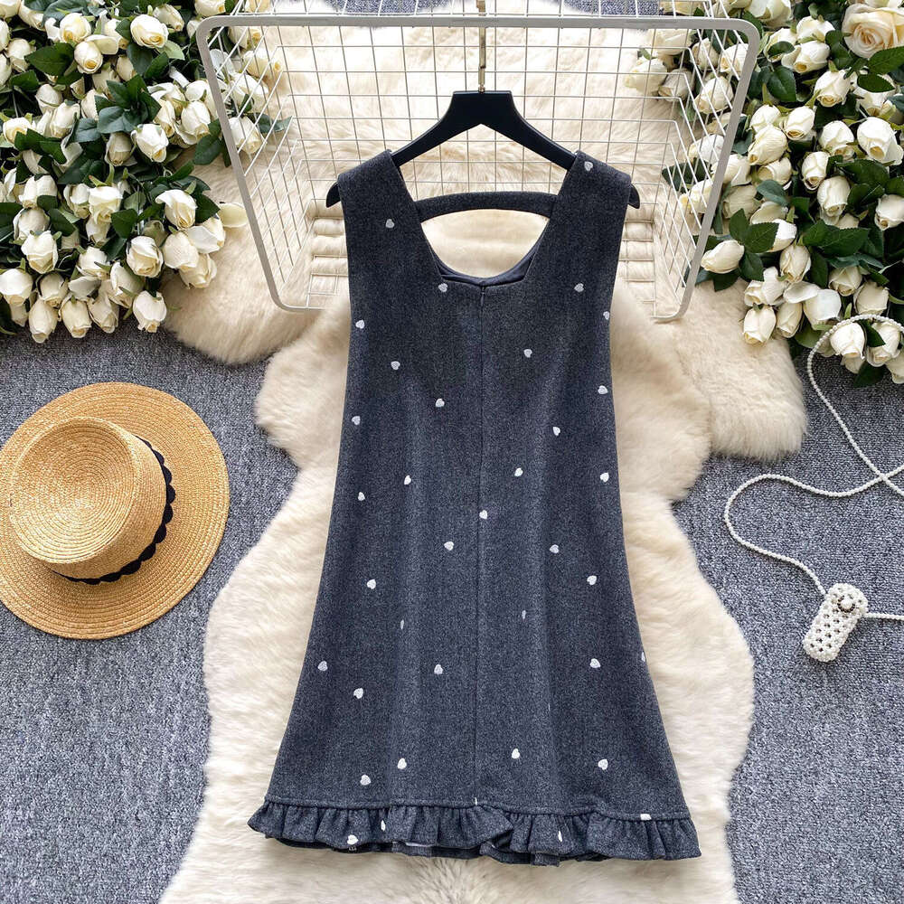 Korean style youthful and gentle round neck sleeveless heart-shaped printed wool dress suitable for autumn and winter outerwear