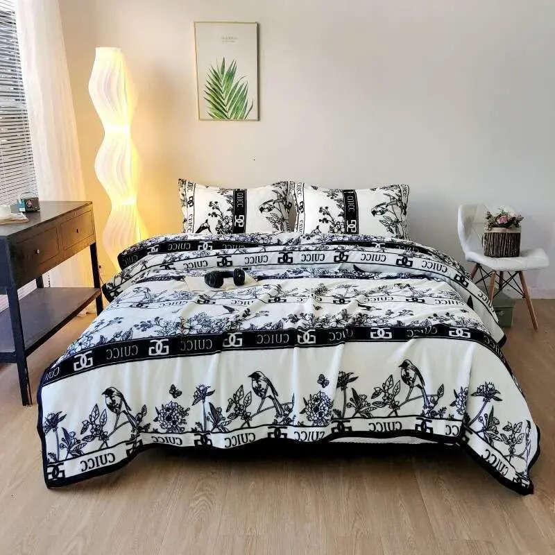 Printed Thickened Milk Velvet Flannel Gift Boxed Air Conditioning Blanket