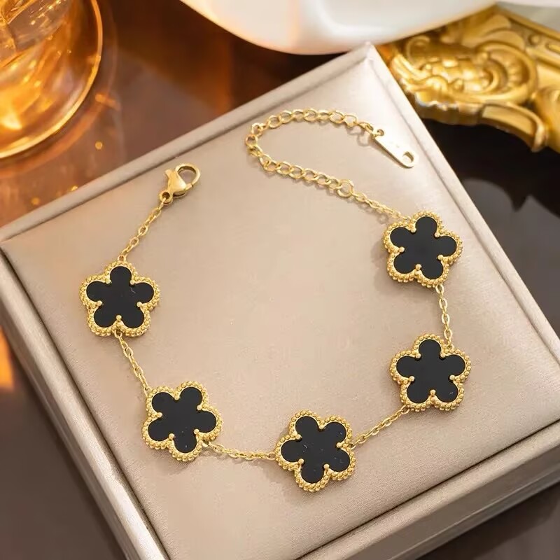 2027 Designer 18K Gold Plated Classic Fashion Charm Bracelet Four-leaf Clover Designers Jewelry Elegant Mother-of-Pearl Bracelets For Women and Men
