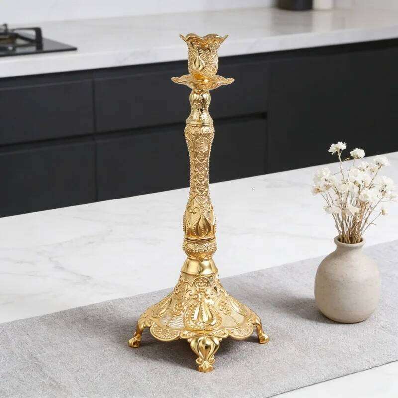 Nordic Style Retro Metal Holder, Light Luxury Relief Candle Vessel Decoration, Hotel Restaurant Exquisite Decoration H260310