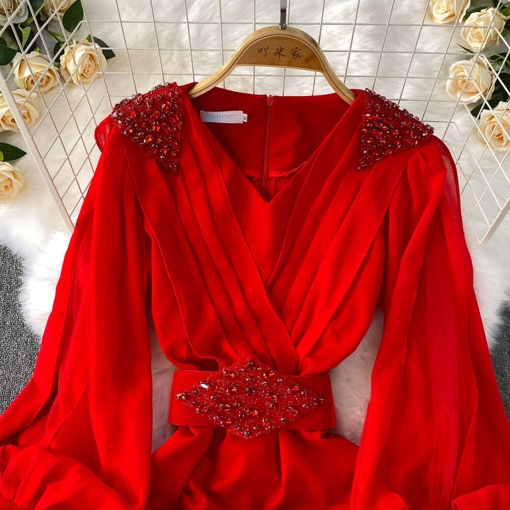 2026 new design light luxury V-neck elegant gemstone inlaid dress waist slimming lantern sleeves