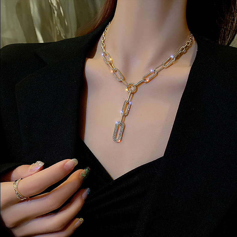 2026 New Designer Luxury Brand European And American Fashion Metal Y-shaped Stone Necklace Elegant And Exquisite Collarbone Chain Unique Niche Sweater - view 7