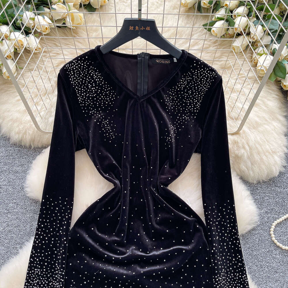 Ladies' black evening gown, European and American niche, light luxury, heavy rhinestone details, waist cinching, slimming and elegant