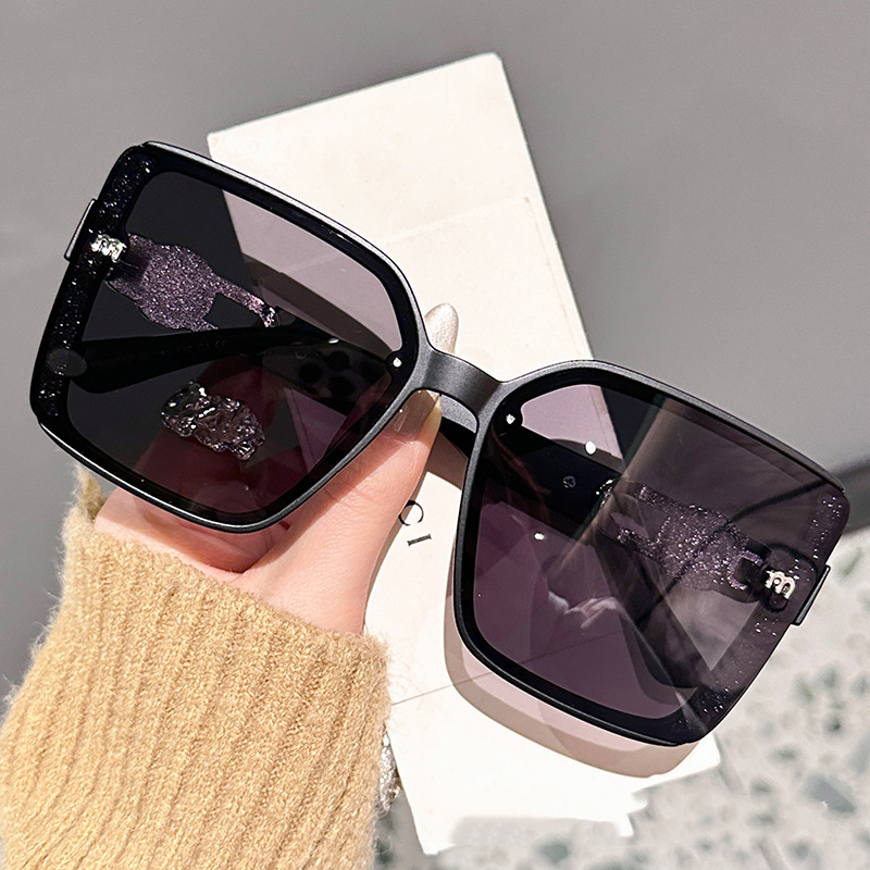 Free shipping 2026 New Fashionable Cut Edge Semi-Framed High-Quality Trendy Minimalist Sunglasses Perk plain