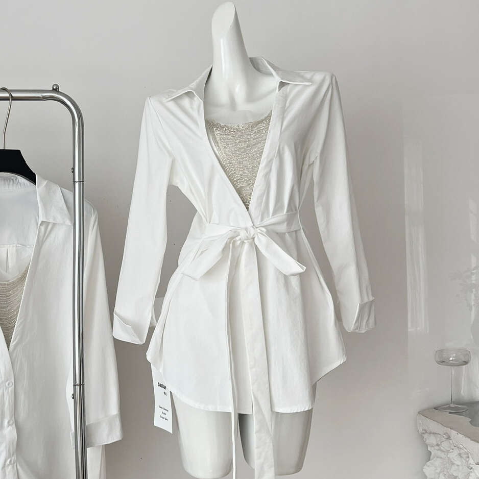 Designer French fashion slim fit women's 2026 new lace patchwork low neck long sleeved shirt