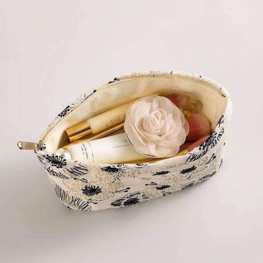 French Vintage Embroidery Fabric Makeup Travel Skin Care Product Storage Portable Handheld Wash Octagonal Bag XJ260310