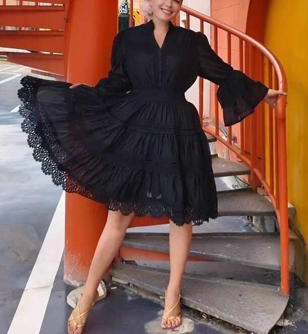 2026 autumn and winter European and American niche elegant lace patchwork bell sleeves waist slimming solid color dress