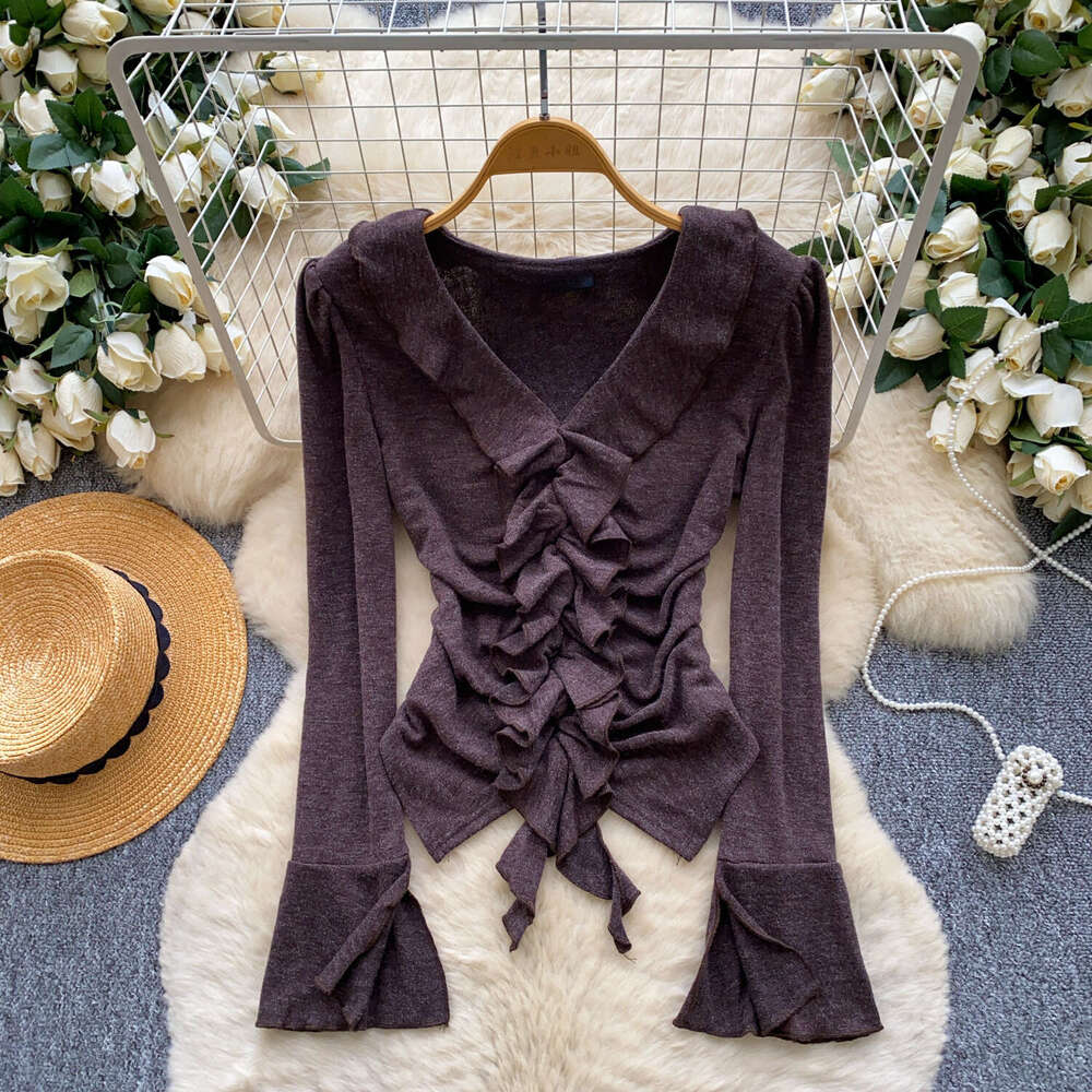 2026 French elegant retro V-neck pleated patchwork long sleeved pleated slim fit top for autumn women to wear