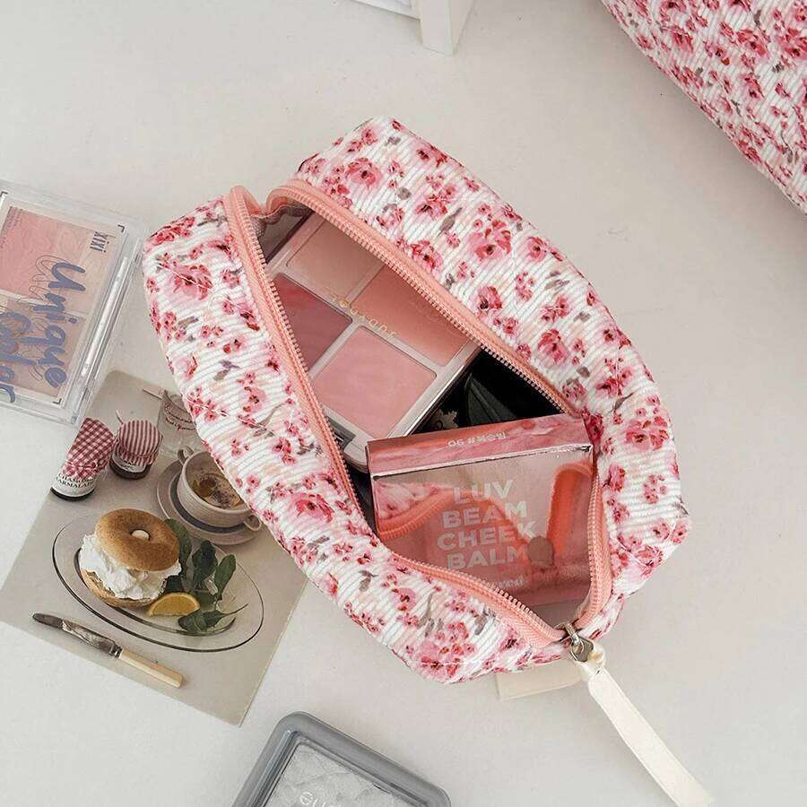 1pc/set floral quilted multifunctional large capacity travel makeup bag, cute portable toiletry bag set XJ260310